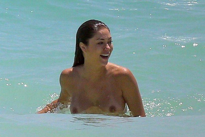 Arianny Celeste nude in the ocean