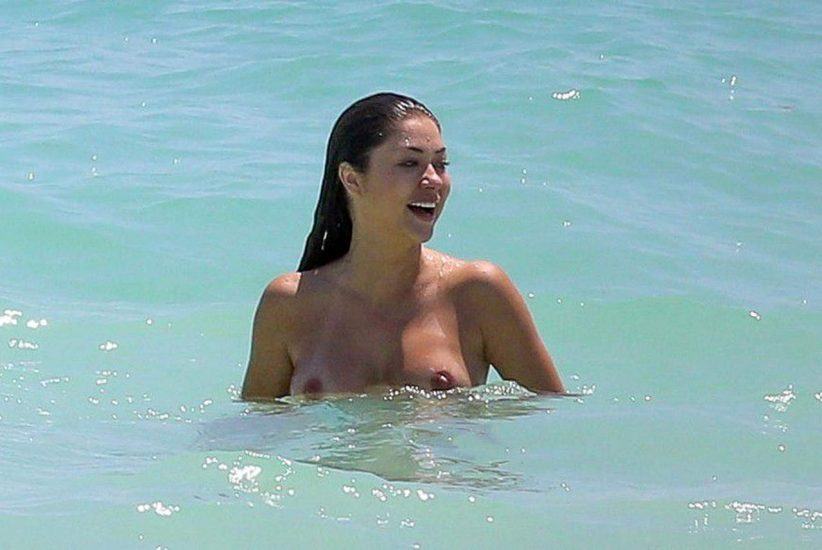 Arianny Celeste nude in the ocean