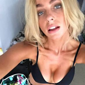 Elizabeth Turner Sexy Selfie