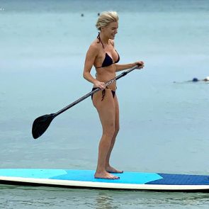 Megyn Kelly looks hot in a bikini