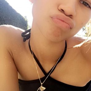 Zendaya sexy slefie