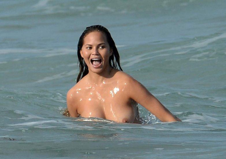 Chrissy Teigen naked tits