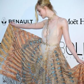 Elle Fanning nude boobs