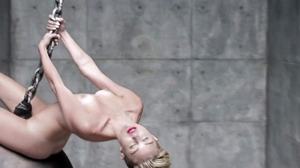 Miley Cyrus boobs in wrecking ball