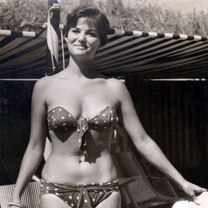 Claudia Cardinale in bikini