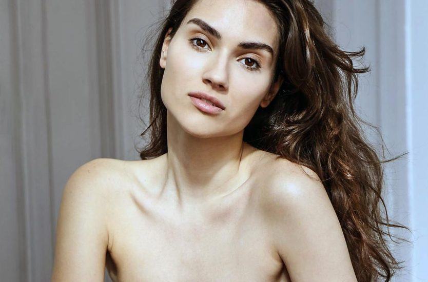 Agostina Bettinelli topless again