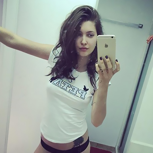 Amanda Hendrick Nude Professional Photos & Private Mirror Selfies In Panties !