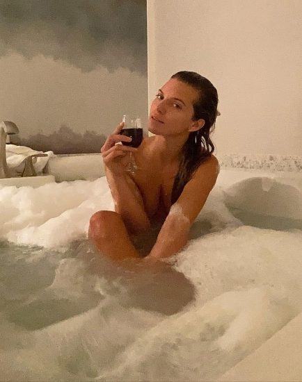 AnnaLynne McCord nude in the bathtub