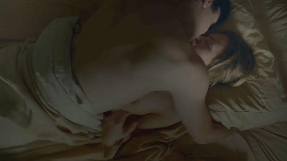 Britt Robertson has sex while naked