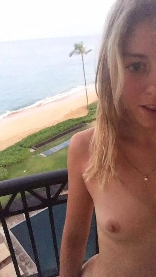 Carina Witthöft nude selfie leaked