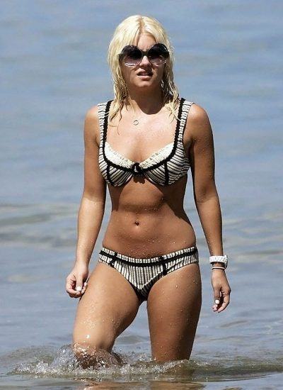 Elisha Cuthbert Bikini and Hot