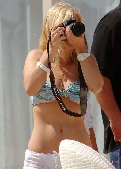 Elisha Cuthbert Hot