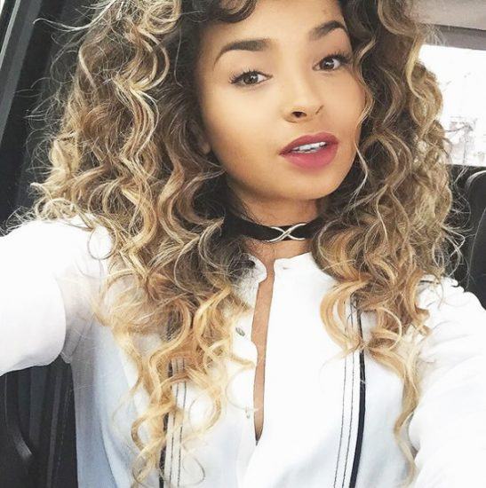 Ella Eyre took a selfie in her car