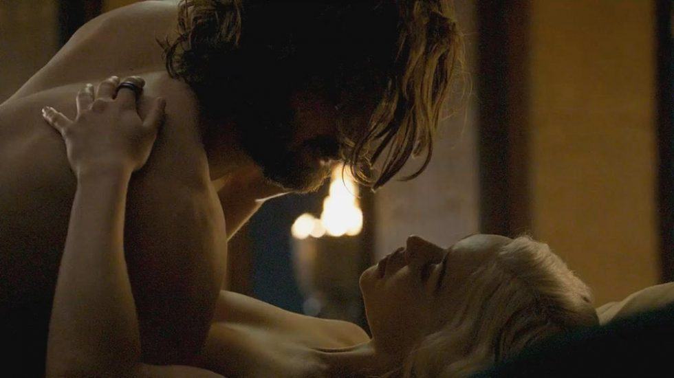 Emilia Clarke sets up a sex scene