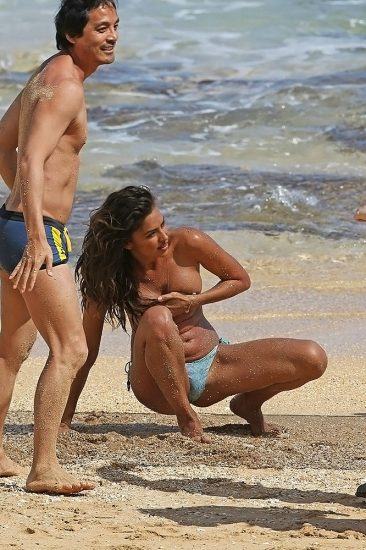 Irina Shayk topless paparazzi photo