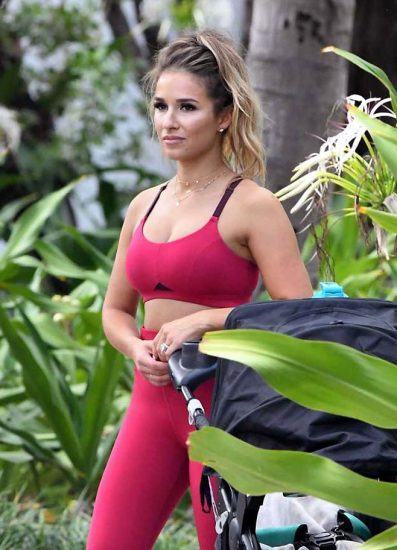 Jessie James Decker Hot