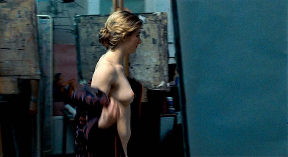 Jodie Whittaker nude boobs