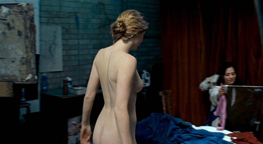 Jodie Whittaker nude boobs