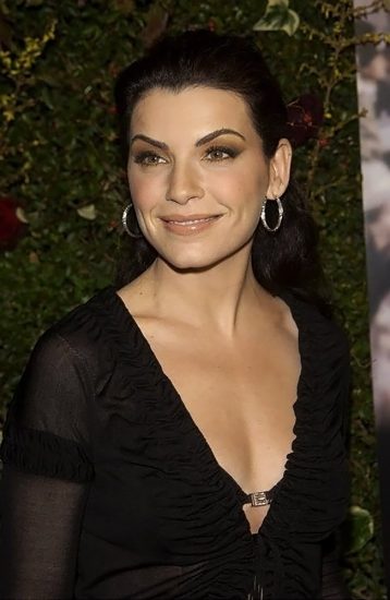 Julianna Margulies' breasts were almost naked