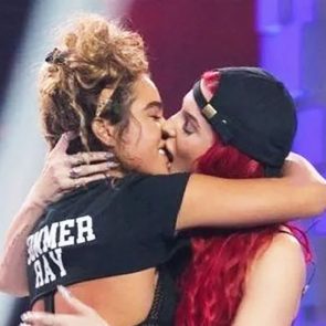 Justina Valentine and Summer Rae lesbian kissing