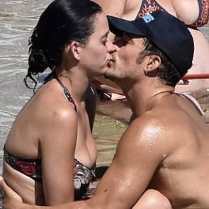 Katy Perry and Orlando Bloom kiss