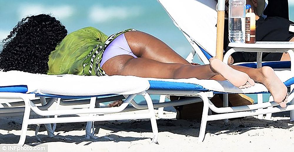 Kelly Rowland Hot Legs