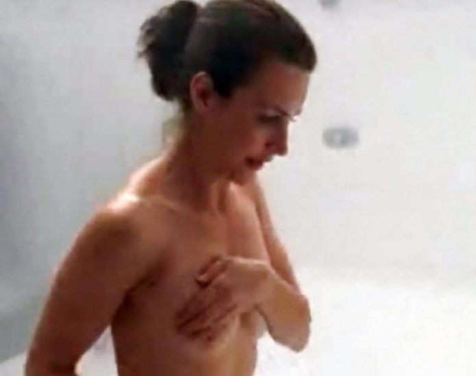 Kristin Davis nude boobs in leaked photo