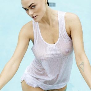 Myla Dalbesio's boobs are completely visible