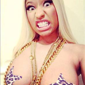 Nicki Minaj takes nude selfie with close up boobs