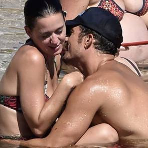 Orlando Bloom tickles Katy Perry