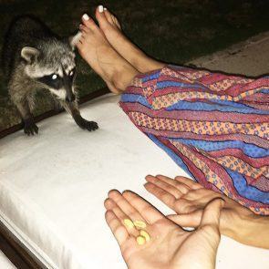 Willa Holland's feet and white nails