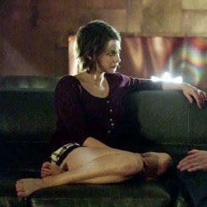 Willa Holland's legs and knees