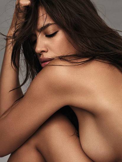 Irina Shayk Nude and Side Boob