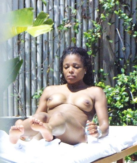 Janet Jackson is sunbathing nude