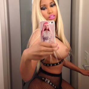 nicki minaj nude mirror right side boob