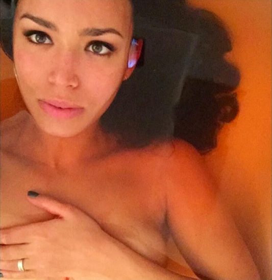 Ilfenesh Hadera nude in the bathtub