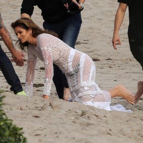 Cindy Crawford kneeling