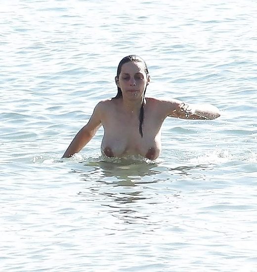 marion cotillard breasts