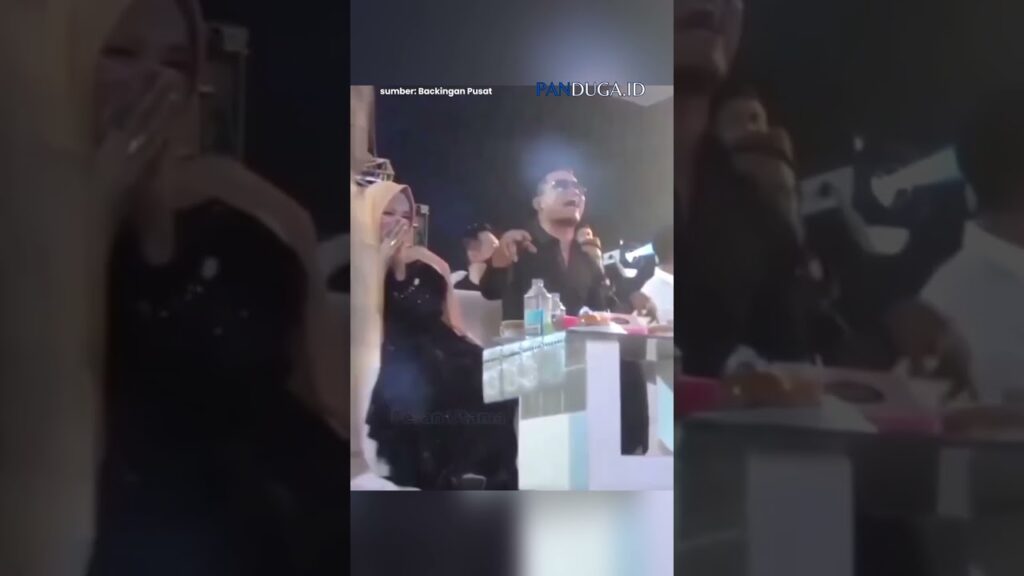 Viral Video Gus Miftah Toyor Kepala Istri Berulang Kali di Depan Umum