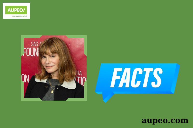 Jennifer Jason Lei's quick facts