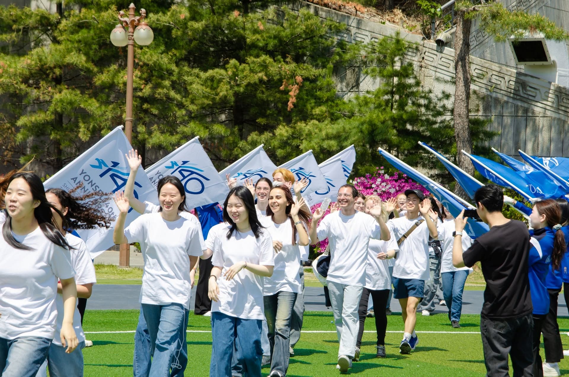 Sinh viên quốc tế Đại học Yonsei hân hoan diễu hành kỷ niệm 140 năm thành lập